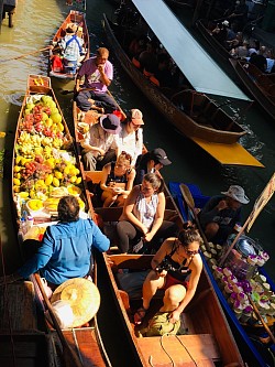 Damnoen Saduak Floating market